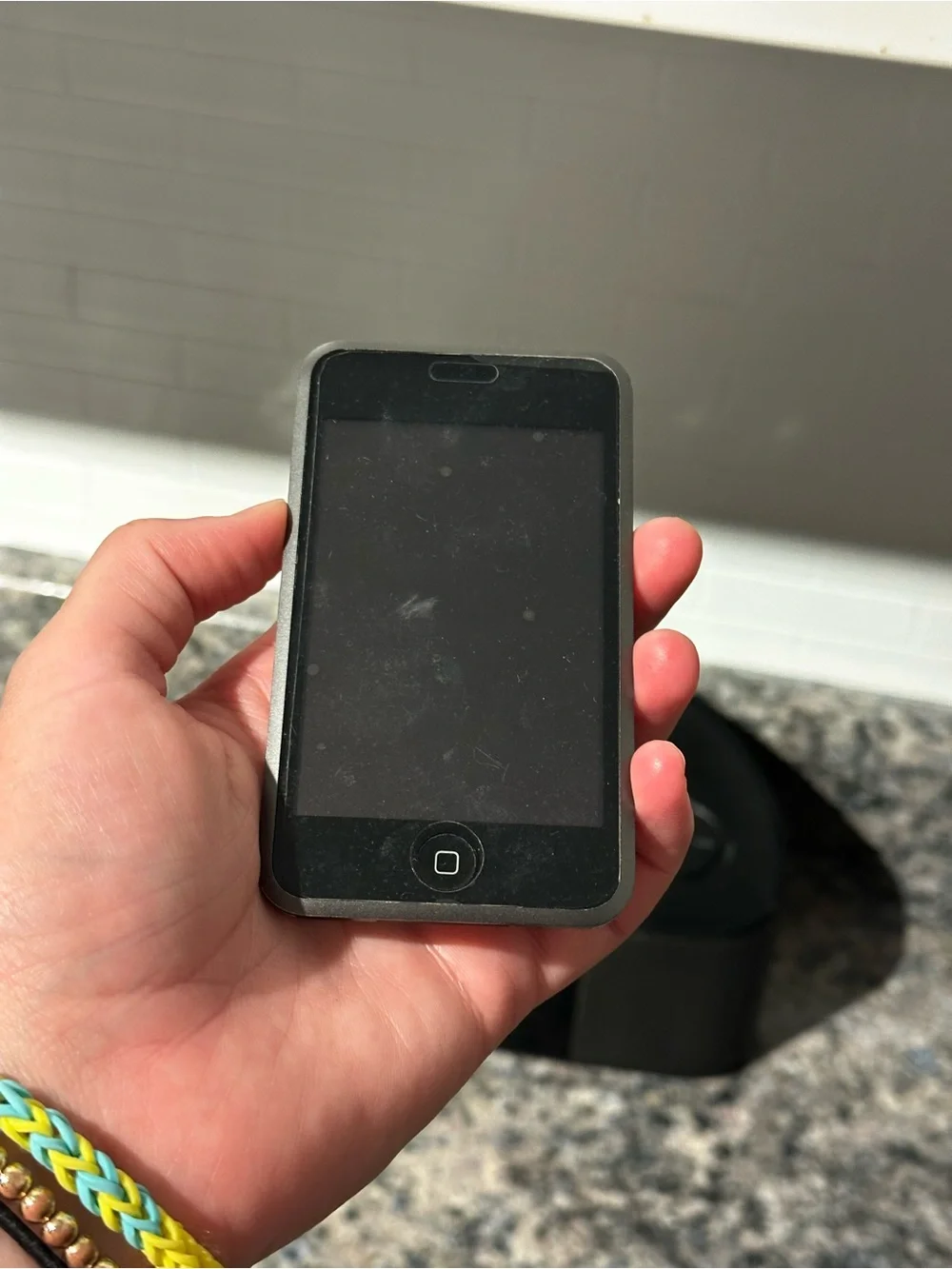 First Gen iPod Touch Black 8gb With iLive iBP391B Dock BOTH FOR PARTS NOT WORKIN